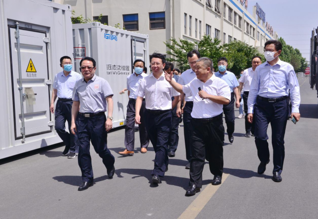 市人大常委会委员张弢带队到2UPBATE网页版公司专题调研