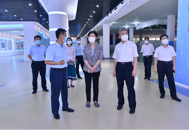 济宁市政协主席、党组书记霍媛媛到2UPBATE网页版公司调研
