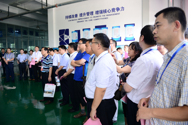 汶上博士智库联盟参访团参访2UPBATE网页版公司